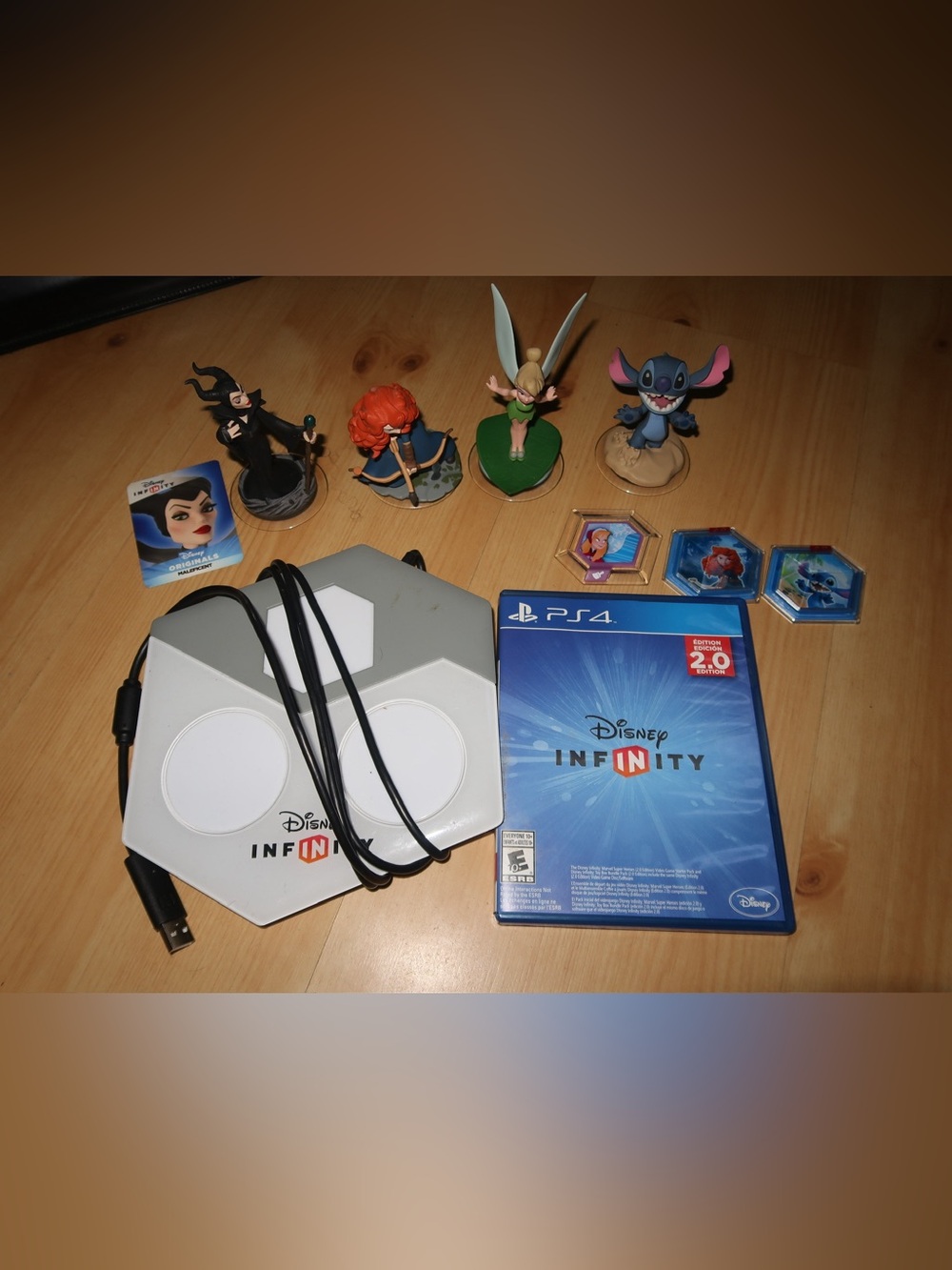 Disney Infinity PS4 Starter Set with White Base and Character Figures